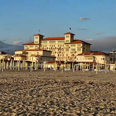 Per Le Vacanze Vicino Al Mare, In Zona Centrale! Apartment Viareggio